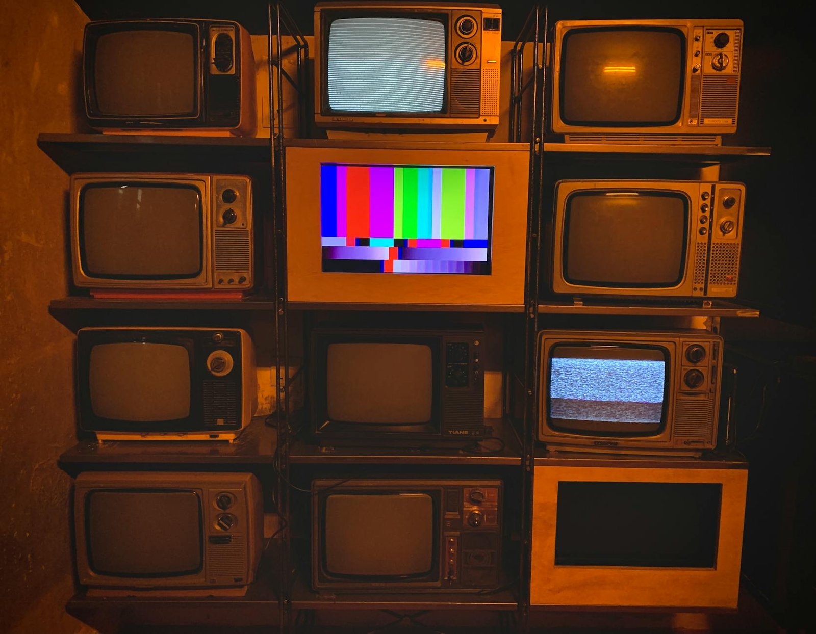 4K video decoding and aspect ratio controls 4K video decoding and aspect ratio controls