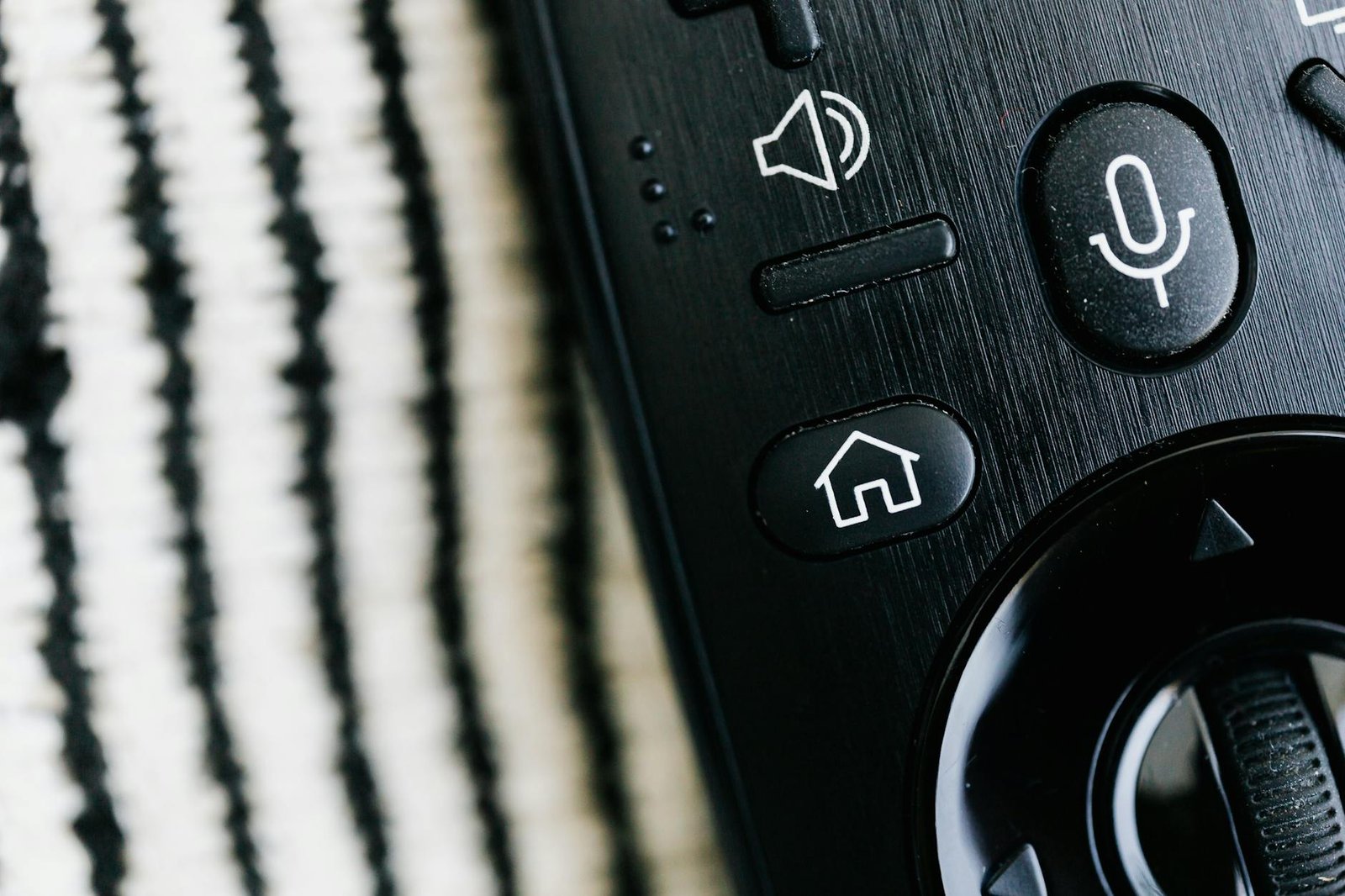 IPTV vs DirecTV Stream 2026: Which Is Better for US Cord Cutters? — US IPTV guide illustration